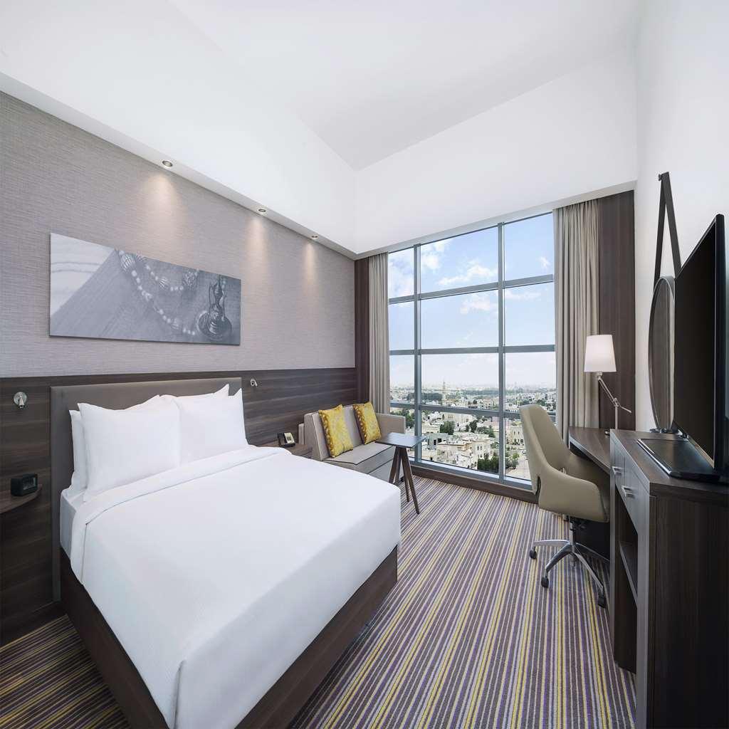 Hampton By Hilton Dubai Airport Hotel Room photo