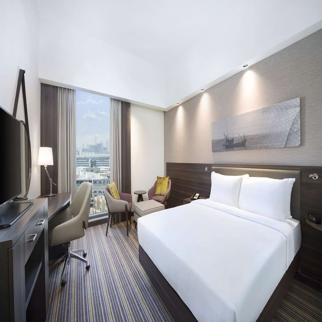 Hampton By Hilton Dubai Airport Hotel Room photo